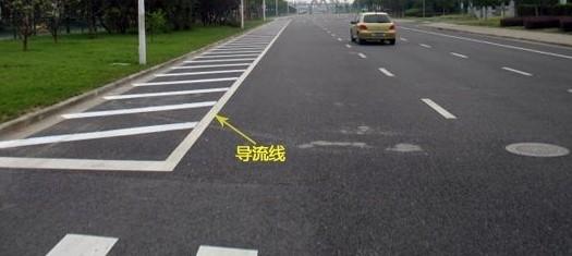 看清信號燈、標牌與標線